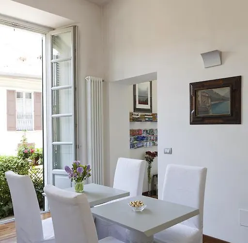 Bed & Breakfast La Canarina Como