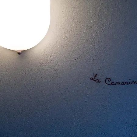 לינה וארוחת בוקר La Canarina 3*